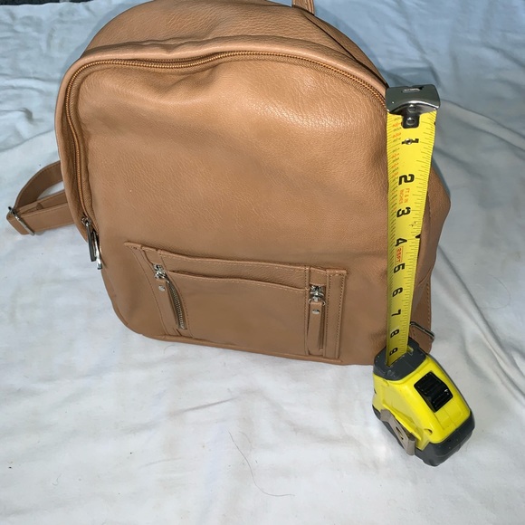 Express Backpack - Picture 2 of 6